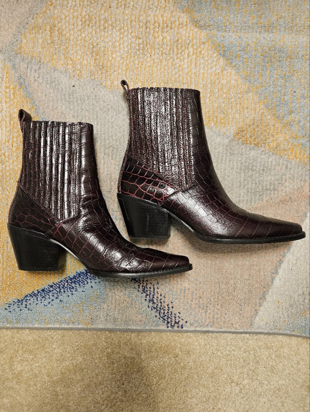 Zara Croc-Embossed Ankle Boots in Burgundy 40